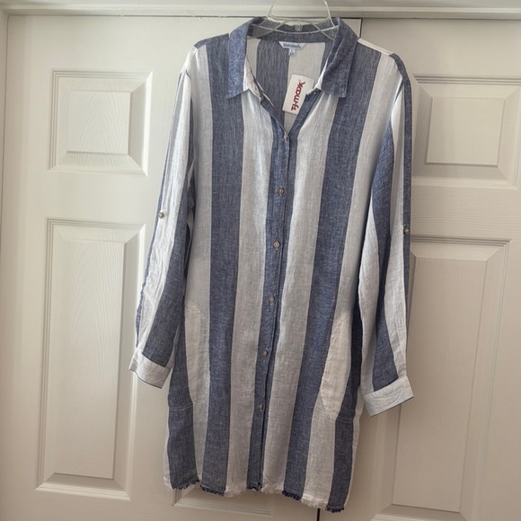NWT Blue and White Casual Button Down Shirt - Picture 1 of 6